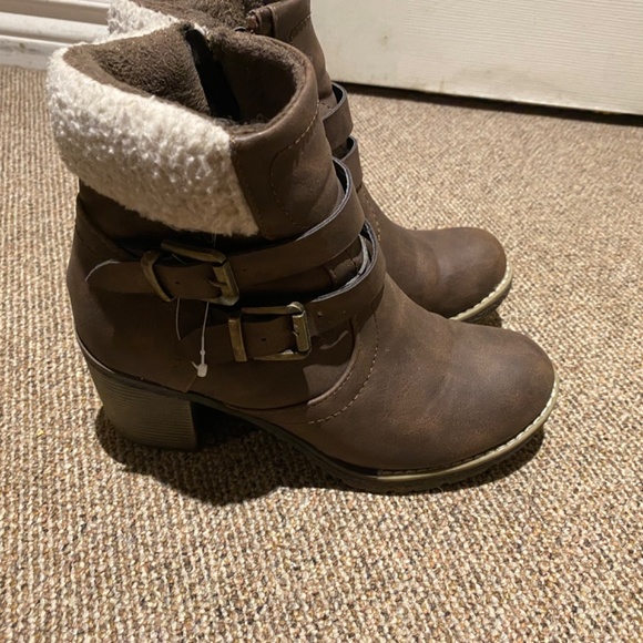 Lady’s boots - Picture 3 of 4